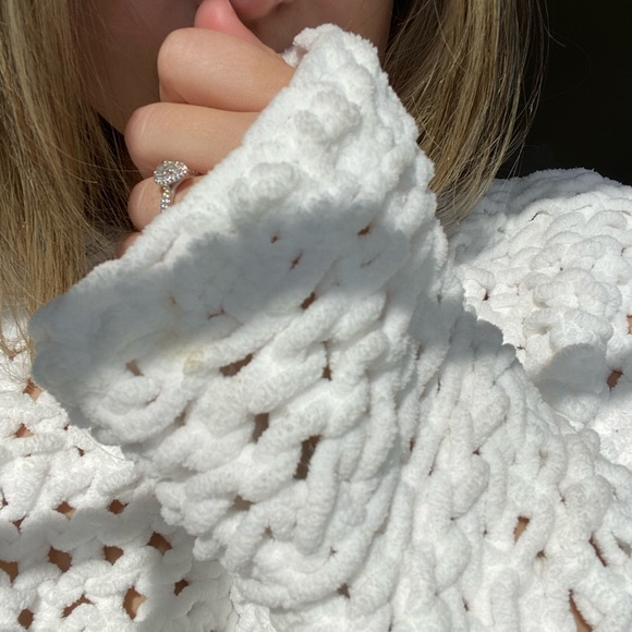 Zara Open Chunky Knit Cropped Sweater - Picture 5 of 6